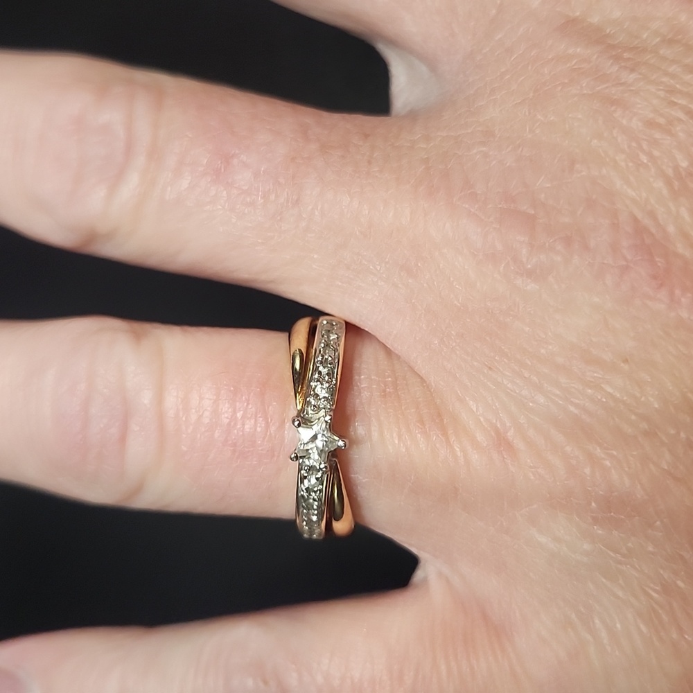 Elegant Gold Ring with Clear Stone size 8